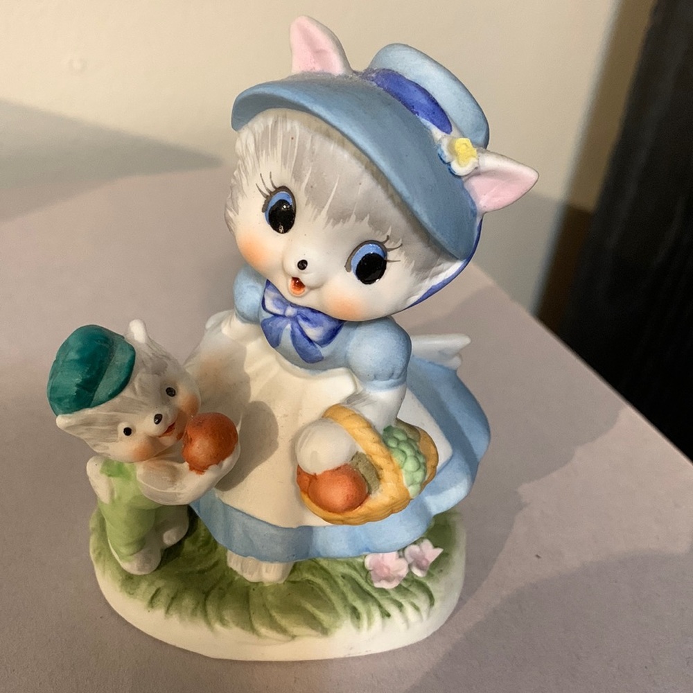Adorable kitten cat ornament, accent piece vintage